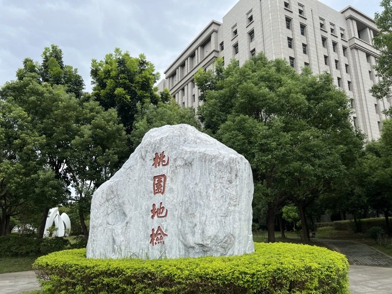 桃園地檢署指揮調查局、航警局於今年6月20、22日2天內,攔截2批以5名孩童作掩護的泰國毒騾團,起出市價1.7億元約116公斤大麻等毒品,桃檢偵結,將22名泰籍男女依法起訴,22人均羈押中。記者陳恩惠/翻攝 桃園地檢署指揮調查局、航警局於今年6月20、22日2天內,攔截2批以5名孩童作掩護的泰國毒騾團,起出市價1.7億元約116公斤大麻等毒品,桃檢偵結,將22名泰籍男女依法起訴,22人均羈押中。記者陳恩惠/翻攝