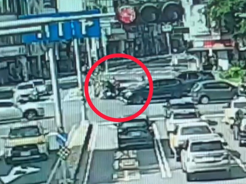 台南中西區今年迄今已發生肇事逃逸40件，警方均循線找到肇事駕駛人，並予以製單舉發或依刑法第185-4條駕駛動力交通工具發生交通事故，致人傷害而逃逸者送辦。圖／讀者提供