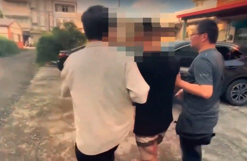 宜蘭朱姓男子先和陳姓男子等人蒐集21本護照,後又組織詐團騙走陳男400萬元,且涉犯性侵等罪,遭檢方起訴並求處22年有期徒刑。記者陳敬丰/翻攝 宜蘭朱姓男子先和陳姓男子等人蒐集21本護照,後又組織詐團騙走陳男400萬元,且涉犯性侵等罪,遭檢方起訴並求處22年有期徒刑。記者陳敬丰/翻攝