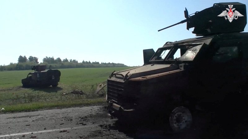 日前烏克蘭出其不意地越境突襲庫斯克地區，擄獲一批俄軍。(路透)