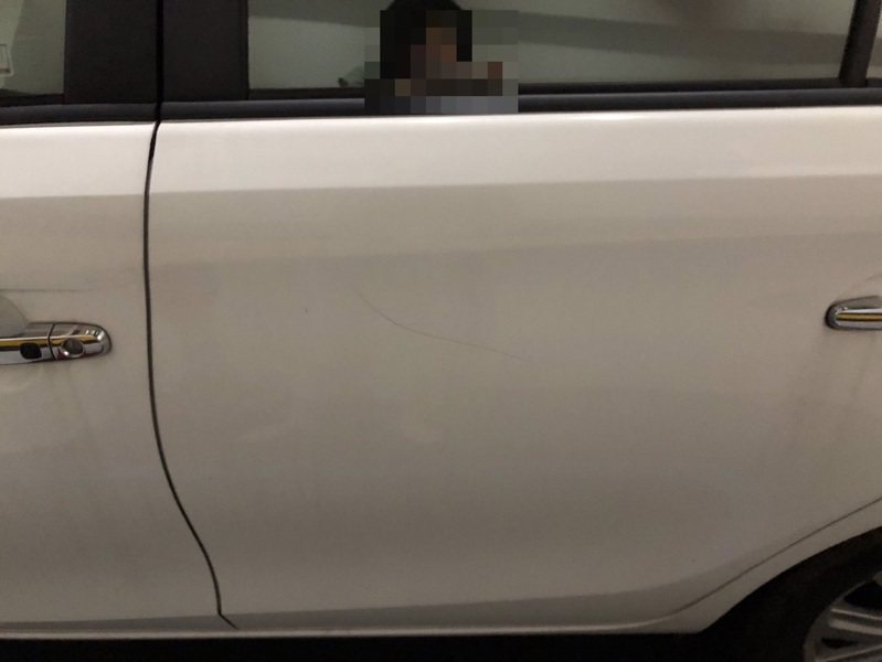 台中一名男子想偷車內財物沒偷到，沿途刮損9輛轎車，清水警方迅速逮到人。圖／民眾提供