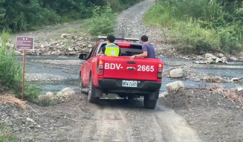 台東浸水營古道今傳出有登山客遇蜂螫，2人脫困1人情況不明待在山區，大武消防防分隊接獲通報前往救援。圖／民眾提供