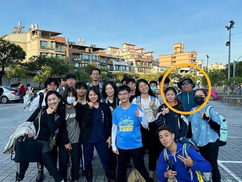 洪男做事認真，經驗豐富，這次擔任浸水營古道健行的領隊，捨身護同學被虎頭蜂攻擊不幸身故，服務處同仁同感哀戚與不捨。。圖／鍾佳濱服務處提供