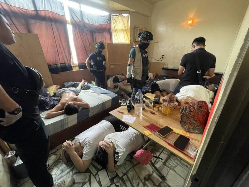 刑事局南打中心查緝詐團，3波行動查獲18人，17人聲押獲准。記者林保光／翻攝