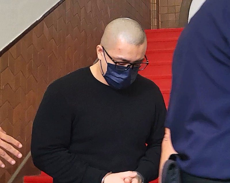 徐旻誼遭控不滿入獄時妻子被包養，拿關刀模型硬捅妻子喉嚨、施暴，妻子因肺部吸入血液窒息而亡，徐堅稱是吸食毒咖啡包後失去意識而為。高院更一審今仍依殺人罪盼徐無期徒刑，褫奪公權終身。資料照片。記者王宏舜／攝影