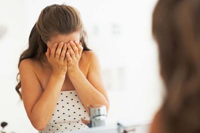 何姓按摩師替女子指壓時，竟撫摸她胸部、下體，還企圖脫掉褲子，法院依利用權勢或機會猥褻罪判他6月。示意圖／ingimage