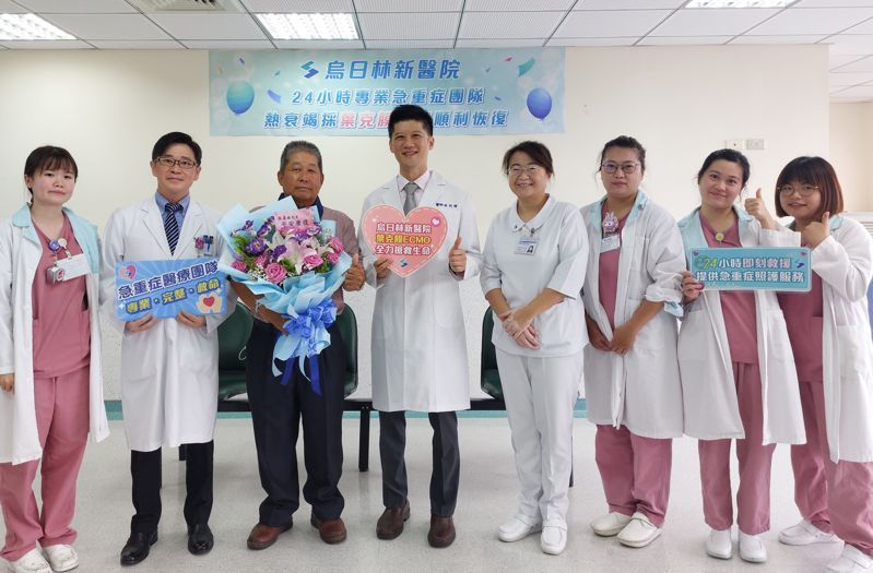 楊姓工人（左三）熱中暑經烏日林新醫院院長林明輝（右五）裝置葉克膜救回一命，楊男感謝該院急重症團隊救命之恩。圖／烏日林新醫院提供