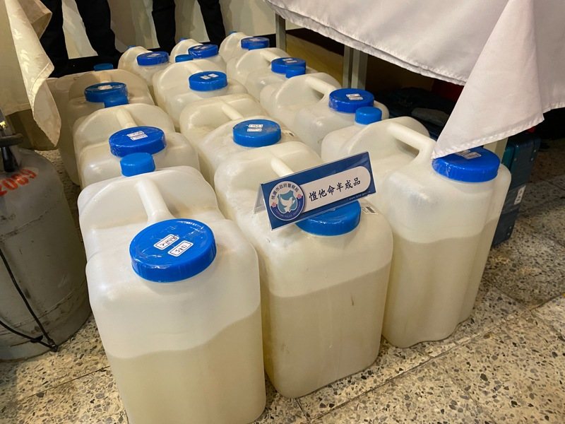 桃園市警局本月13日在高雄及台南等地破獲製毒及分裝工廠,查獲K他命毒品300公斤、毒品咖啡包7千多包,粗估龐大原料可以做破萬包毒品,價值達2400多萬元。記者周嘉茹/攝影 桃園市警局本月13日在高雄及台南等地破獲製毒及分裝工廠,查獲K他命毒品300公斤、毒品咖啡包7千多包,粗估龐大原料可以做破萬包毒品,價值達2400多萬元。記者周嘉茹/攝影