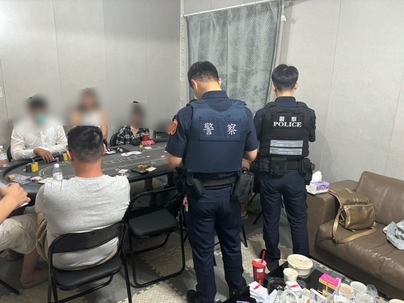 沈男找上朋友承租信義路三段公寓經營德州撲克賭場，以Line群組揪人，從七月經營至今，不法獲利數萬元，遭警方逮捕。記者翁至成／翻攝