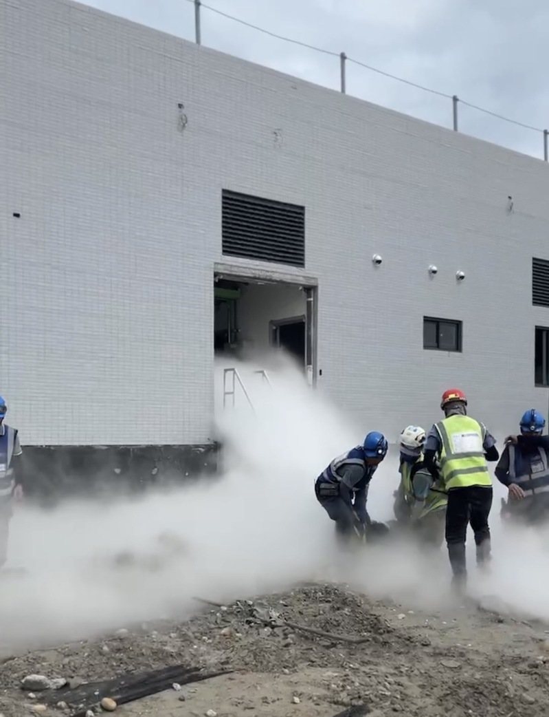 彰濱海龍離岸風電陸域降壓站20日發生二氧化碳外洩，其中一人已死亡，而送往鹿港基督教醫院的38歲賴姓工人昏迷指數依舊是3分，家屬考慮器捐。圖／取自爆廢公社