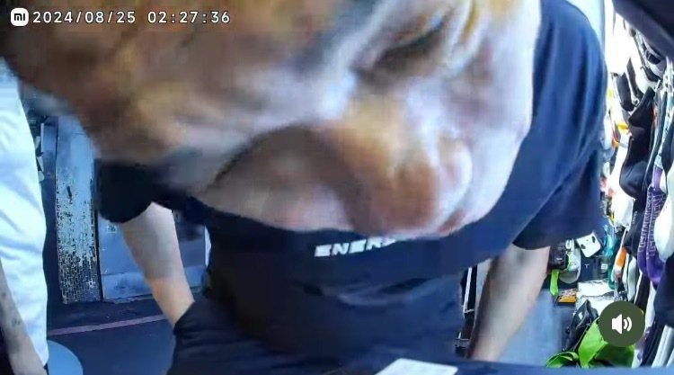 店內監視器畫面高畫質拍下犯嫌2人的大餅臉。記者翁至成／翻攝
