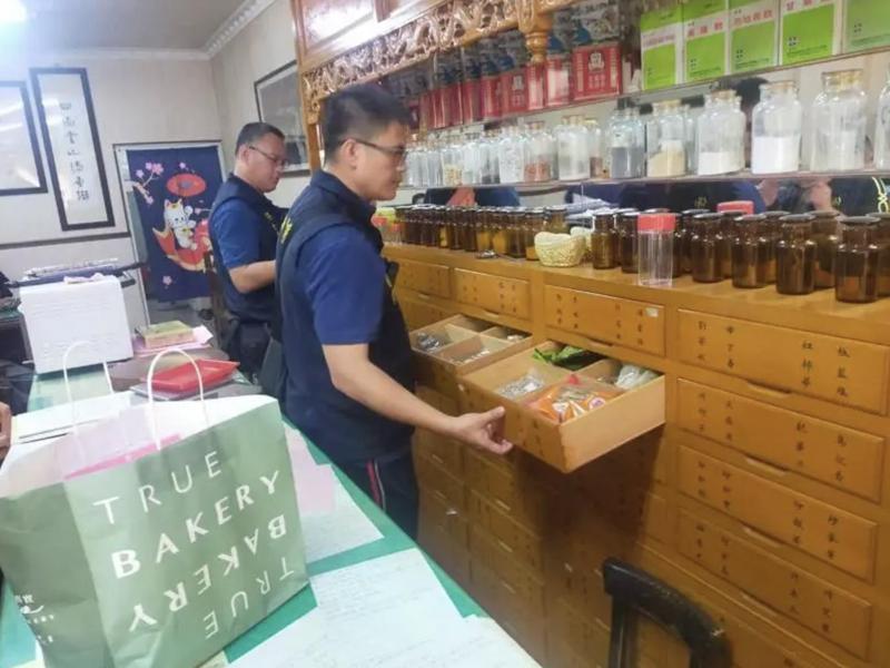 台中市沙鹿一家中藥行涉嫌販賣犀牛角，保七總隊依違反野生動物保育法查辦。圖／保安警察第七總隊提供