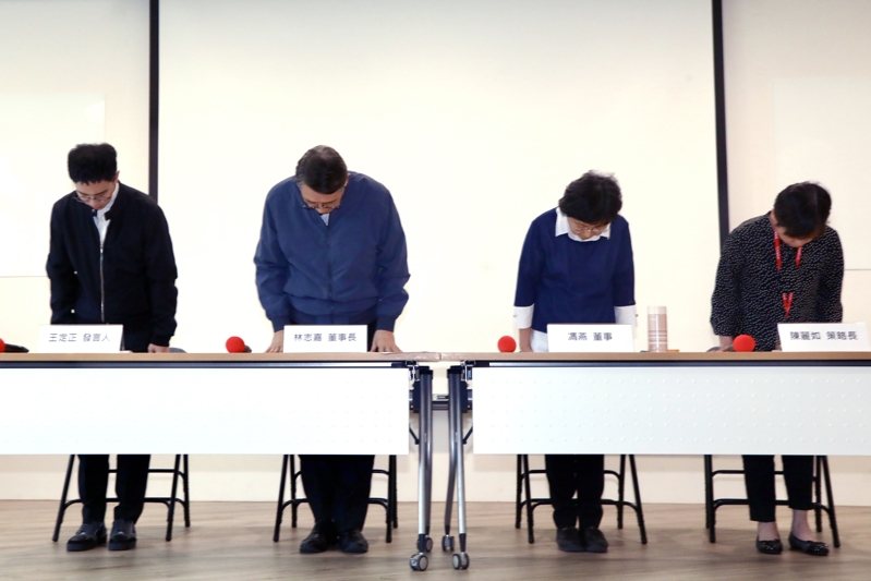 兒盟今年3月針對保姆兒虐案，向社會大眾鞠躬道歉。圖／聯合報系資料照片