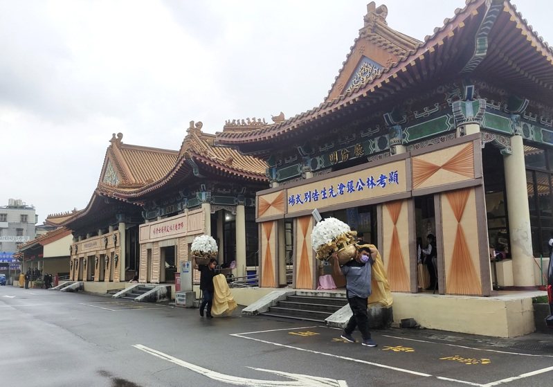 新北市殯儀館火化場21名技工爆發集體收賄共3053萬餘元,涉嫌行賄的18家殯葬業者共21人,因認罪且深表悔悟,獲新北檢緩起訴處分。圖/聯合報系資料照片 新北市殯儀館火化場21名技工爆發集體收賄共3053萬餘元,涉嫌行賄的18家殯葬業者共21人,因認罪且深表悔悟,獲新北檢緩起訴處分。圖/聯合報系資料照片