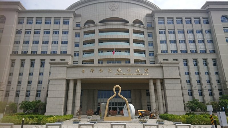 彰化縣曹姓男子酒駕,警員追到他家停車場實施酒測,彰化地方法院判決取締違法,曹男無罪。記者簡慧珍/攝影 彰化縣曹姓男子酒駕,警員追到他家停車場實施酒測,彰化地方法院判決取締違法,曹男無罪。記者簡慧珍/攝影