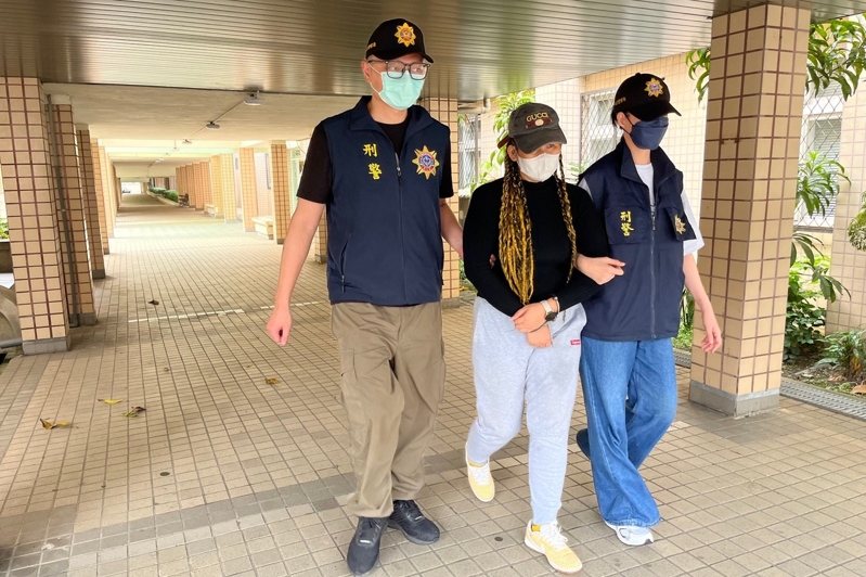 航空警察局刑事警察大隊28日宣布,破獲泰國4寶媽以觀光名義夾帶毒品來台案,經台北關與航警攔截,後續溯源逮捕台灣3嫌送辦。(航空警察局提供)中央社 航空警察局刑事警察大隊28日宣布,破獲泰國4寶媽以觀光名義夾帶毒品來台案,經台北關與航警攔截,後續溯源逮捕台灣3嫌送辦。(航空警察局提供)中央社
