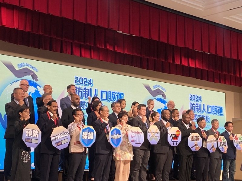 防制人口販運國際工作坊28日在台北登場，多國駐台大使、官方代表人員和學者專家等齊聚交流，探討議題包含「強迫犯罪下的非典型人口販運被害人」等。中央社