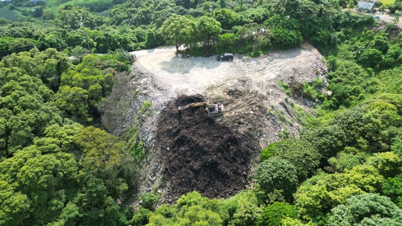 張姓地主將農地提供給王姓土方業者回填廢棄物，被檢方起訴。記者張議晨／翻攝