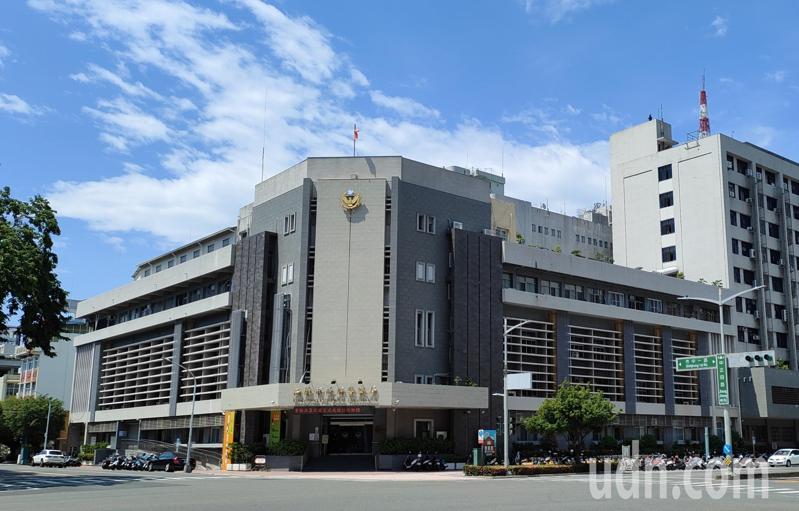 高雄市警局今天調整77名中階官警。記者林保光/攝影 高雄市警局今天調整77名中階官警。記者林保光/攝影