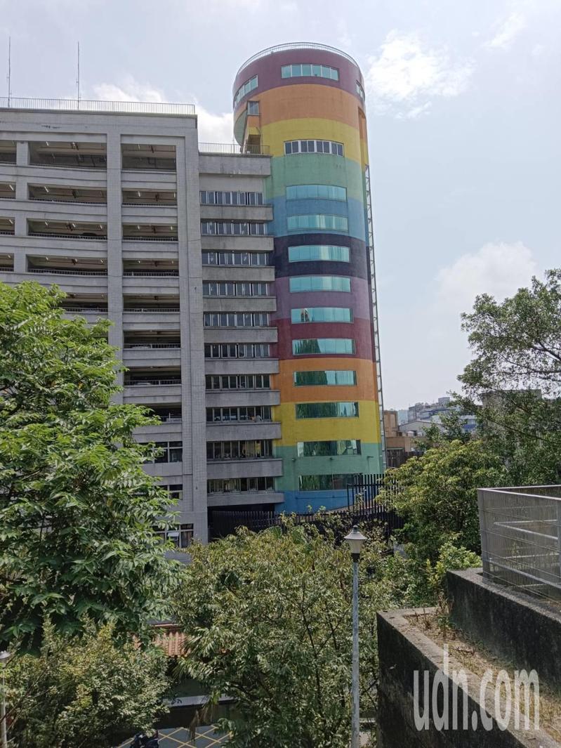 檢方偵辦基市府委外經營信二立體停車場,查出有公務員收賄和洩密,今天偵結起訴11人。記者邱瑞杰/攝影 檢方偵辦基市府委外經營信二立體停車場,查出有公務員收賄和洩密,今天偵結起訴11人。記者邱瑞杰/攝影