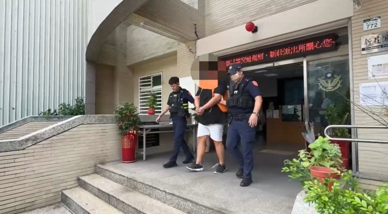 綽號「鴨頭」的屏東聞人陳昫豪，昨天中午在高雄左營街頭遭楊姓槍手槍殺，陳腹部中兩槍身亡，楊姓凶嫌開槍後逃離，不久自首。記者石秀華／翻攝