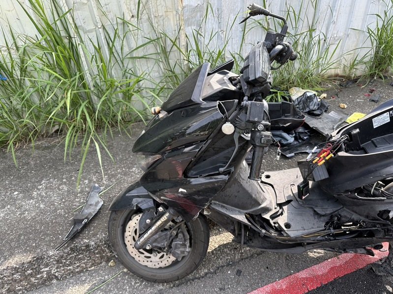 新北市新莊區青山路這個月17日上午發生三車事故造成兩人受傷，肇車駕駛酒測值0.19毫克，肇因待查。記者曾伯愷／翻攝