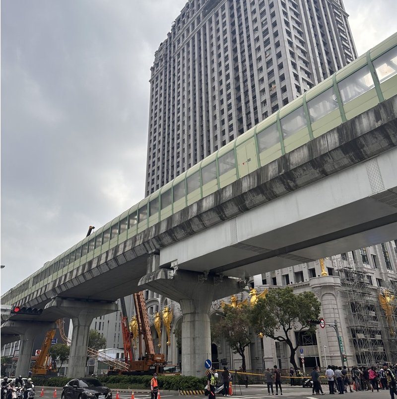 興富發文心愛悅建案去年5月10日發生吊臂砸中台中捷運車廂釀1死10傷。圖/報系資料照 興富發文心愛悅建案去年5月10日發生吊臂砸中台中捷運車廂釀1死10傷。圖/報系資料照