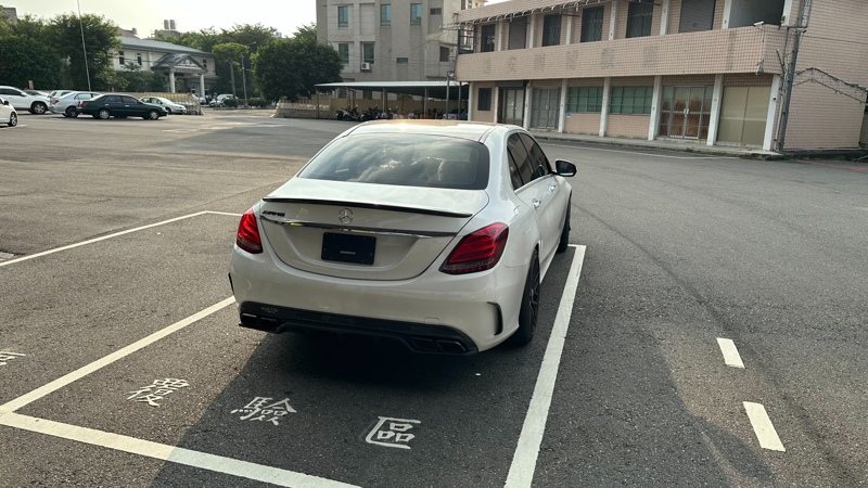 豐原監理站識破一名男子懸掛偽造車牌驗車,交由警方移送法辦。圖/豐原監理站提供 豐原監理站識破一名男子懸掛偽造車牌驗車,交由警方移送法辦。圖/豐原監理站提供