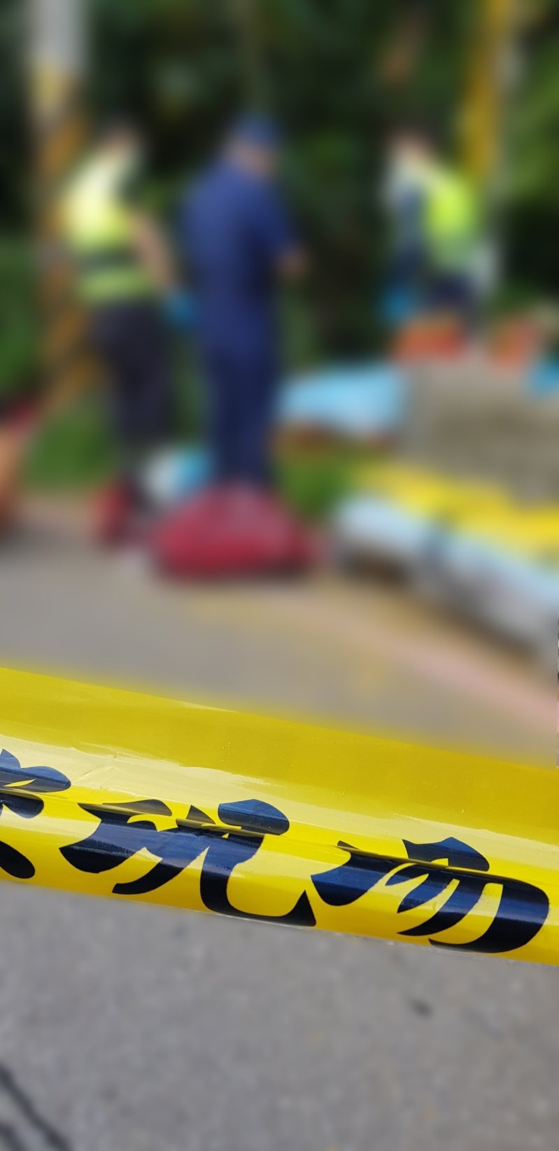 新北市一名15歲少年今天下午從新北市鶯歌區尖山路一棟社區15樓墜落送醫命危，警現場拉封鎖線調查原因。示意圖(與本案無關）／記者曾伯愷攝影