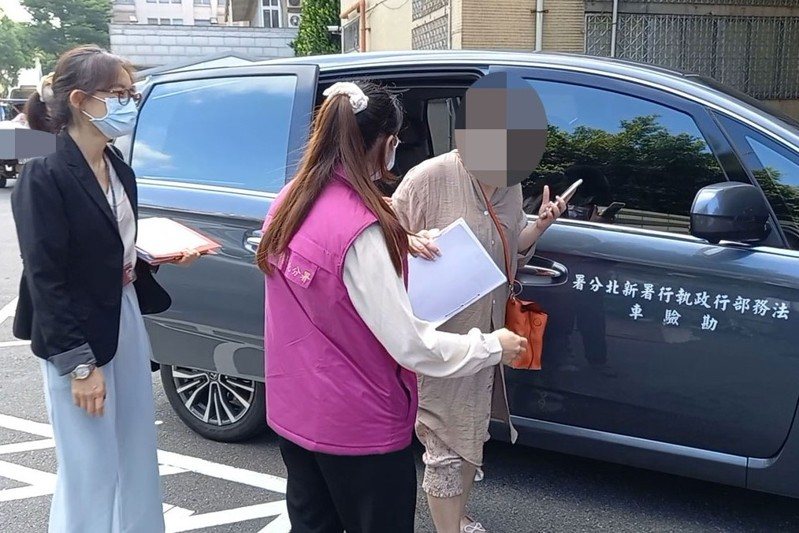 一名土地開發公司王姓女負責人,因欠繳綜合所得稅罰鍰1490萬餘元未清償,行政執行署新北分署與國稅局聯手對其提起確認不動產信託為通謀虛偽意思表示無效民事訴訟及假處分,成功逼迫王女繳清欠稅。圖/新北分署提供 一名土地開發公司王姓女負責人,因欠繳綜合所得稅罰鍰1490萬餘元未清償,行政執行署新北分署與國稅局聯手對其提起確認不動產信託為通謀虛偽意思表示無效民事訴訟及假處分,成功逼迫王女繳清欠稅。圖/新北分署提供