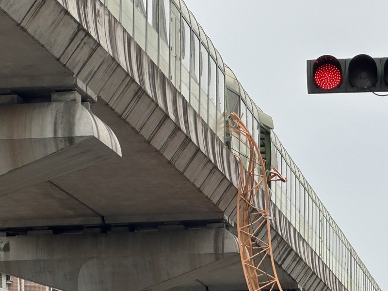 興富發文心愛悅建案去年5月10日發生吊臂砸中台中捷運車廂釀1死15傷。圖／報系資料照