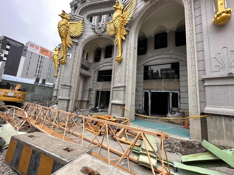 台中捷運去年遭建案吊臂砸中釀1死15傷，檢方就建商興富發、齊裕及吊臂廠商宇球等3間公司，均不起訴處分。圖／報系資料照