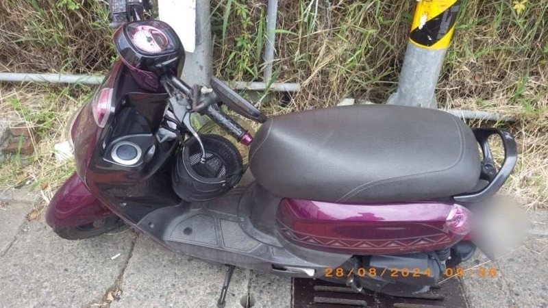 27歲陳姓男子駕駛大貨車疑視線死角，不慎撞上欲跨越雙黃線迴轉的張姓騎士，造成張男倒地遭推行並腿部受傷。記者周嘉茹／翻攝
