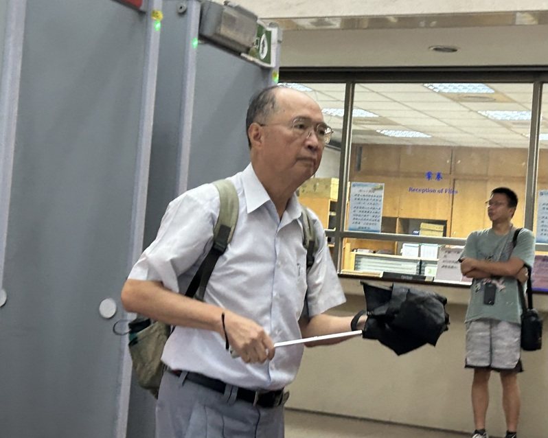 民眾黨主席、台北市前市長柯文哲因京華城等案，被控圖利，台北地檢署今天傳喚台北市都市計畫委員會委員劉玉山作證。記者房荷庭／攝影