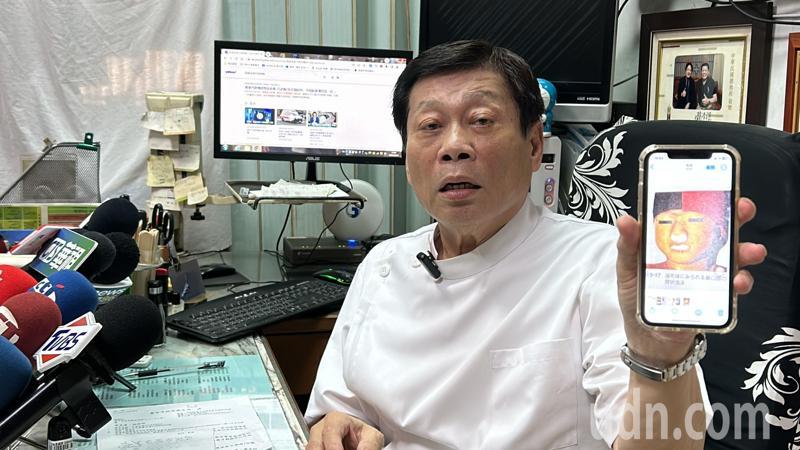 中山醫學大學附設醫院法醫科主任高大成說明,一般生前溺水,被救起後約5至10分鐘,會如同手機中顯示的照片一樣,其口、鼻會產生泡沫。記者趙容萱/攝影 中山醫學大學附設醫院法醫科主任高大成說明,一般生前溺水,被救起後約5至10分鐘,會如同手機中顯示的照片一樣,其口、鼻會產生泡沫。記者趙容萱/攝影