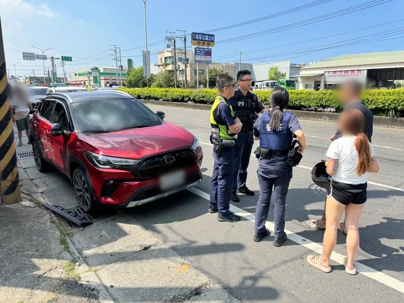 邱姓男子車子前檔風玻璃被張男砸,他涉嫌開車輾過張姓男子,被依傷害罪嫌送辦。記者張議晨/翻攝 邱姓男子車子前檔風玻璃被張男砸,他涉嫌開車輾過張姓男子,被依傷害罪嫌送辦。記者張議晨/翻攝