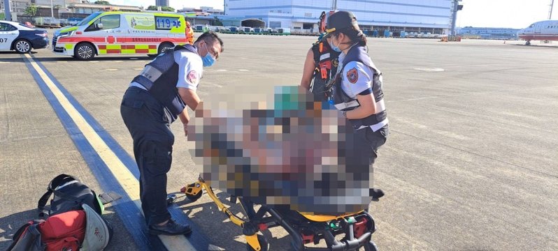 巴拿馬籍油輪「Marina Aman」傳出3人受傷，其中1死另一人重傷急救，還有船長落海失聯中。記者張議晨／翻攝