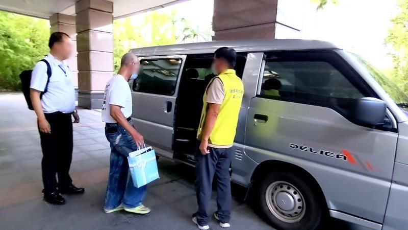 基隆市邱姓男子因吸食毒品駕駛機車，遭裁罰9萬元不繳，另也積欠個人房屋土地交易所得稅及多件罰鍰，被移送宜蘭分署執行共欠83萬餘元，遭管收獲准。圖／宜蘭分署基隆辦公室提供
