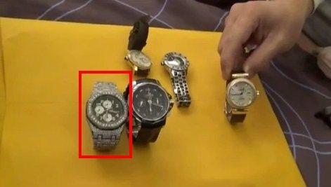 檢警查扣黃姓金主價值500萬元全鑲鑽的1支AP皇家橡樹手表。圖/警方提供 檢警查扣黃姓金主價值500萬元全鑲鑽的1支AP皇家橡樹手表。圖/警方提供