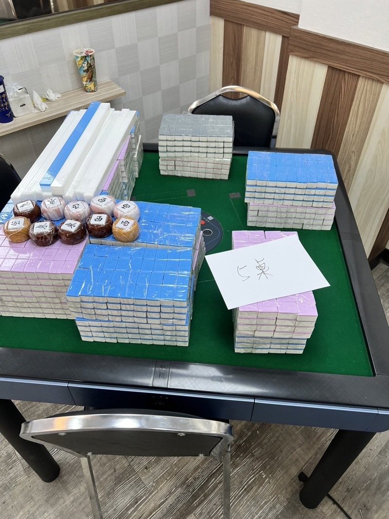新北市蘆洲區中原路一家麻將棋牌社，涉嫌以合法掩護非法供人聚賭，警方查獲送辦。記者曾伯愷／翻攝