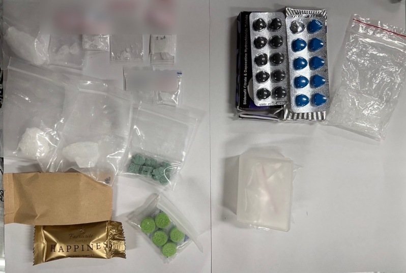 警方調查，該只遺失物裡頭有安非他命48公克、卡西酮33公克等物。圖／讀者提供