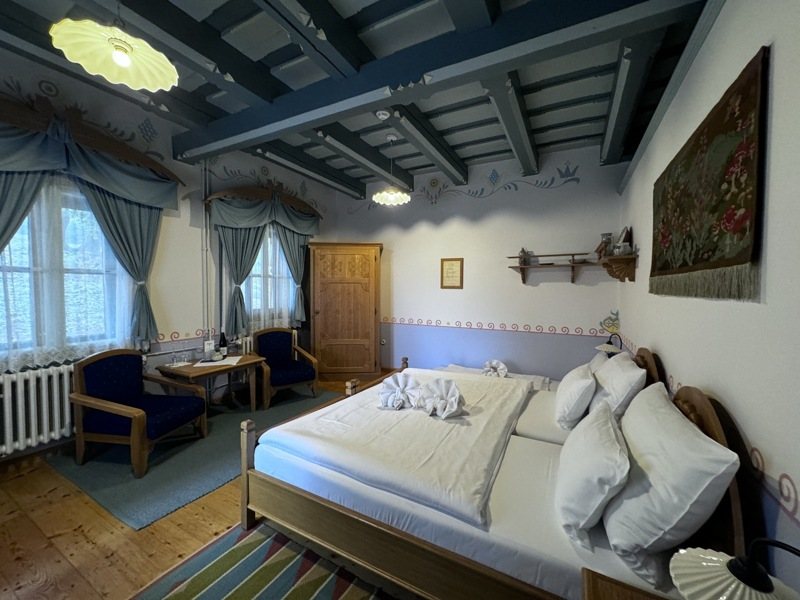 馬緬卡旅社（Maměnka Hotel）內部以水藍色基調為主。這棟旅社也在1995年被列為捷克國家文化古蹟。圖／中央社