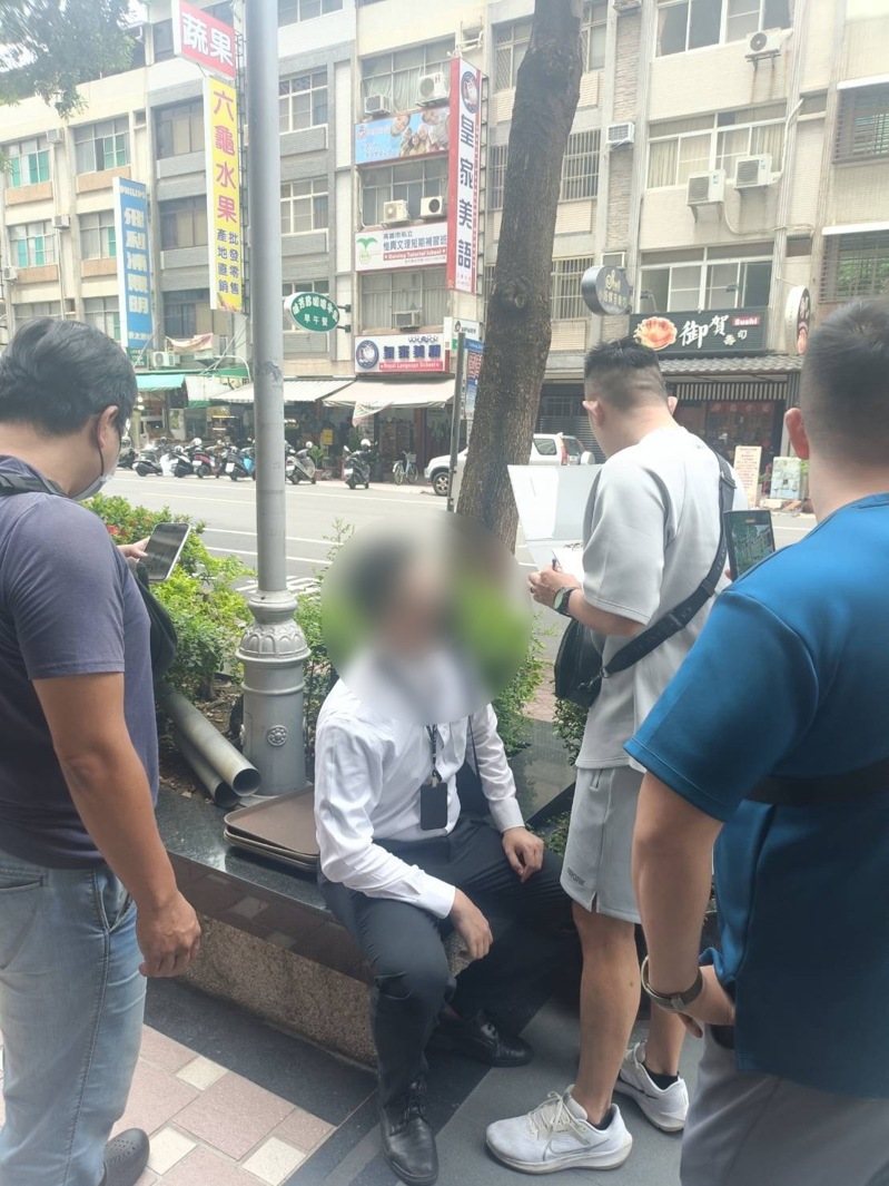 高市王姓家庭主婦落假投資陷阱，遭詐225萬，因無法出金始知受騙報警，含警方計誘佯裝交付250萬假鈔，警方趁林姓車手取款時逮人。記者石秀華／翻攝