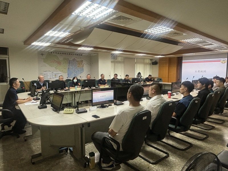 台中市第四警分局長陳祥麟近日找來轄內KTV、夜店業者開座談會，凝聚治安共識。圖／第四警分局提供