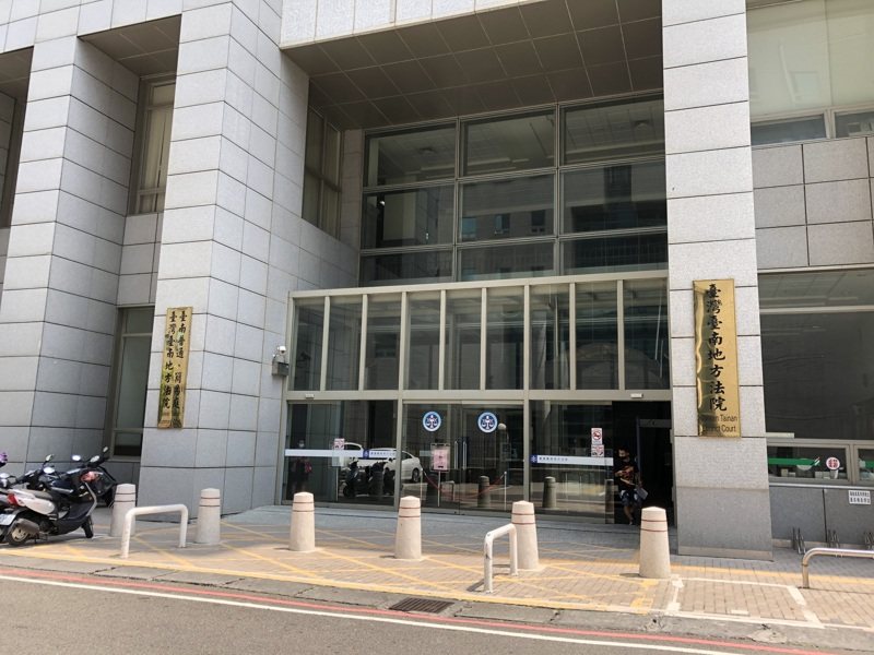 台南地院審酌，張女非法利用他人個人資料及使用虛捏資料，網路訂購無法再利用販賣餐點，足生損害於林及送餐店家，認她犯非公務機關非法蒐集個人資料罪共4罪，應執行6月。圖／本報資料照