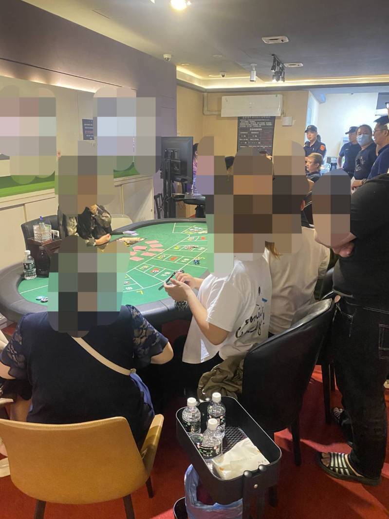 台南市一家桌遊店涉嫌經營職業賭場,17人遭警方法辦。記者黃宣翰/翻攝 台南市一家桌遊店涉嫌經營職業賭場,17人遭警方法辦。記者黃宣翰/翻攝