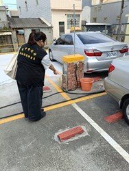 台中市梧棲區有貓隻疑似遭人虐待、傷害死亡,因涉違反動物保護法行政刑罰,台中市動保處已向警方告發。圖/台中市動保處提供 台中市梧棲區有貓隻疑似遭人虐待、傷害死亡,因涉違反動物保護法行政刑罰,台中市動保處已向警方告發。圖/台中市動保處提供
