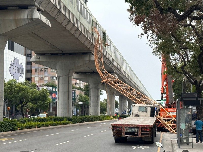 興富發建設台中市文心愛悅建案,去年5月10日發生吊臂砸中台中捷運車廂重大事故,釀1死15傷。本報資料照片 興富發建設台中市文心愛悅建案,去年5月10日發生吊臂砸中台中捷運車廂重大事故,釀1死15傷。本報資料照片