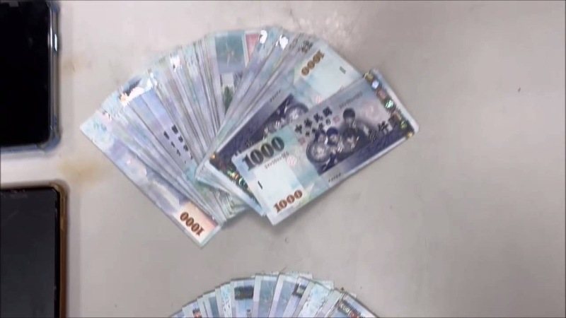 桃園警方近日接獲民眾報案，稱在臉書看到投資廣告，結果依指示匯款遭騙1千多萬元，詐騙集團又稱需繳交900萬元稅金，被害人至銀行辦理貸款時才驚覺遭詐騙。記者周嘉茹／翻攝