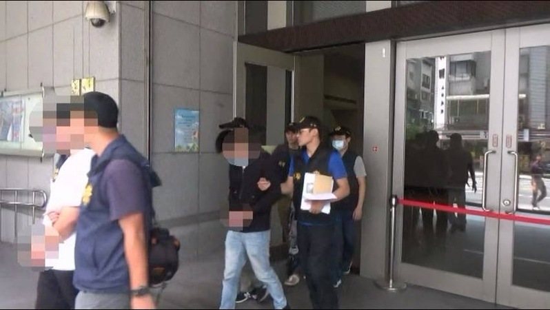 具黑幫背景的陳姓首腦經營假投資水房，並涉嫌指揮旗下成員分工犯罪，循線查獲陳男及成員共7人到案。記者周嘉茹／翻攝